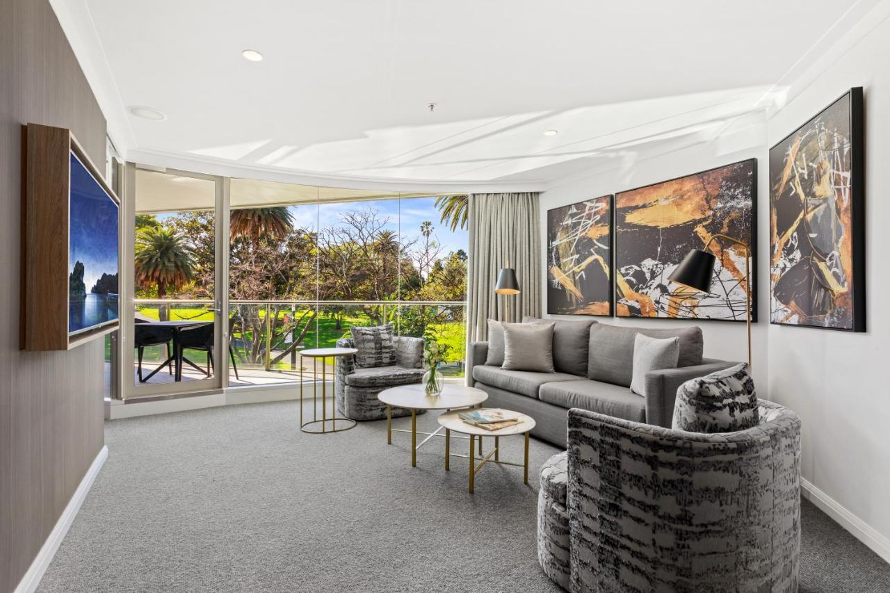 Two-Bedroom Apartment with Harbour View