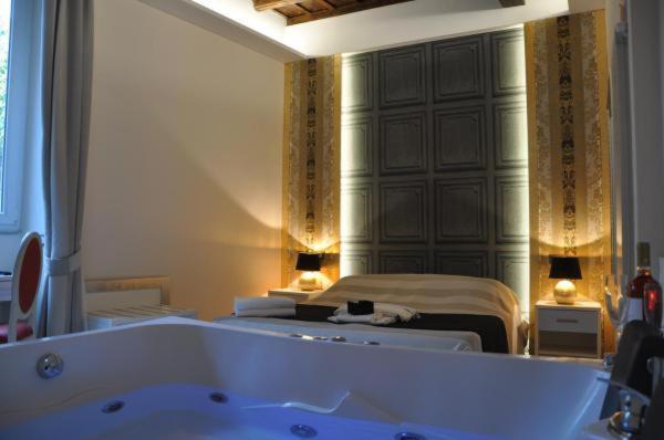 King Room with Spa Bath