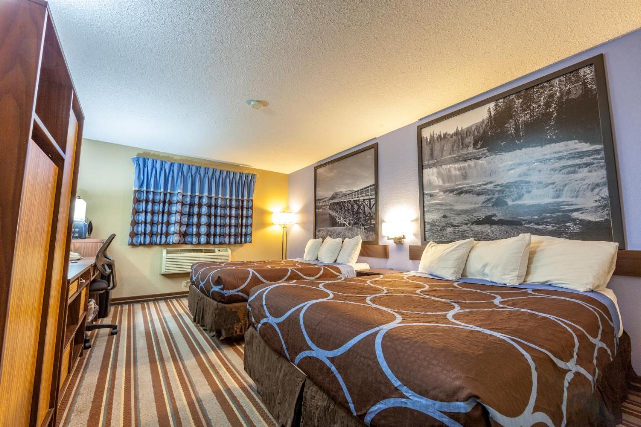 Queen Room with Two Queen Beds - Non-Smoking