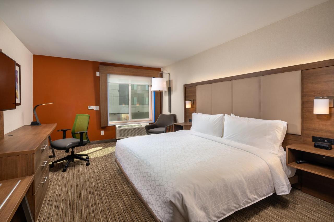 King Room with Roll-In Shower - Disability Access