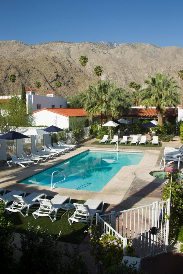 Poolside King w/ Mountain View