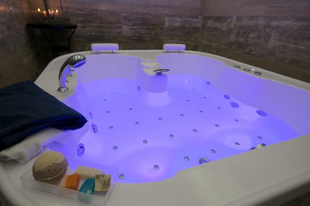Suite with Spa Bath