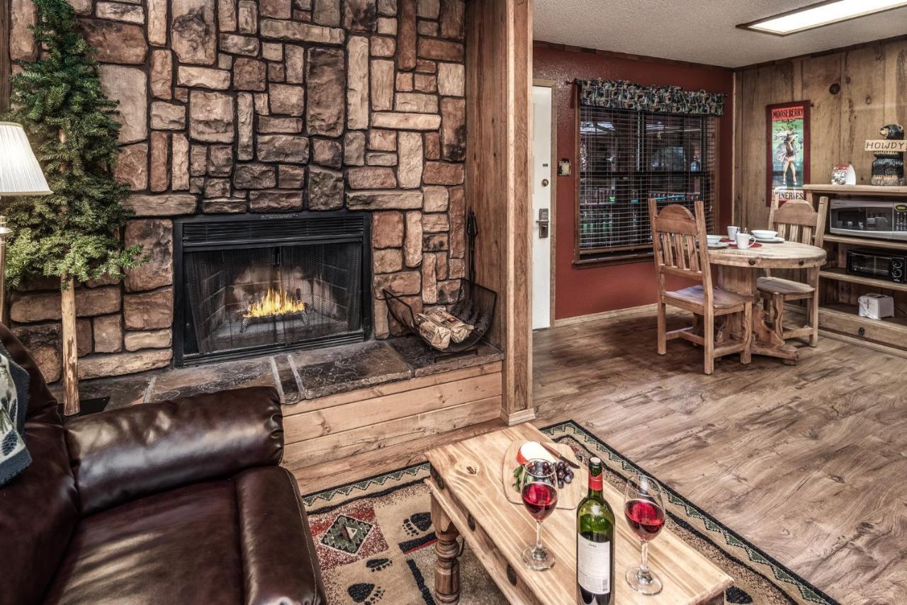 Lodge Room 119