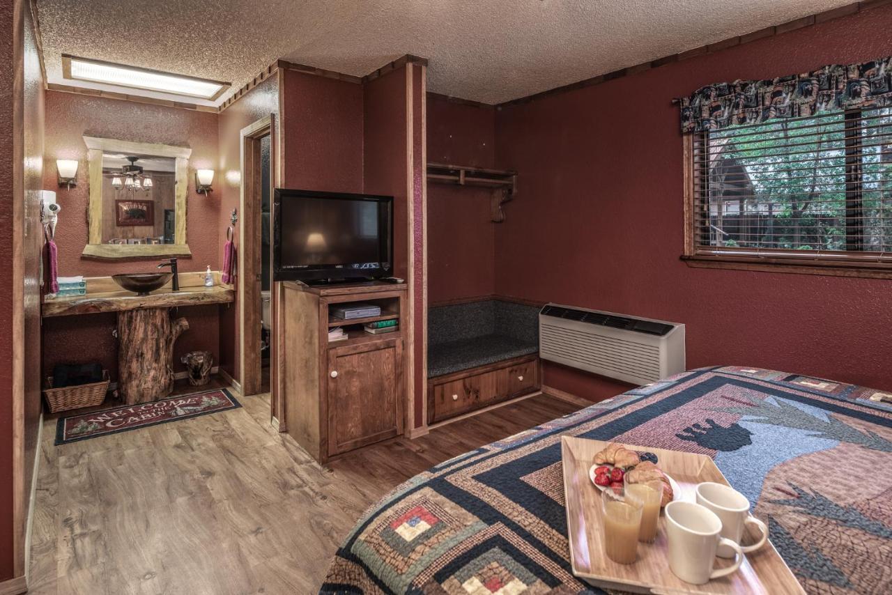 Lodge Room 119