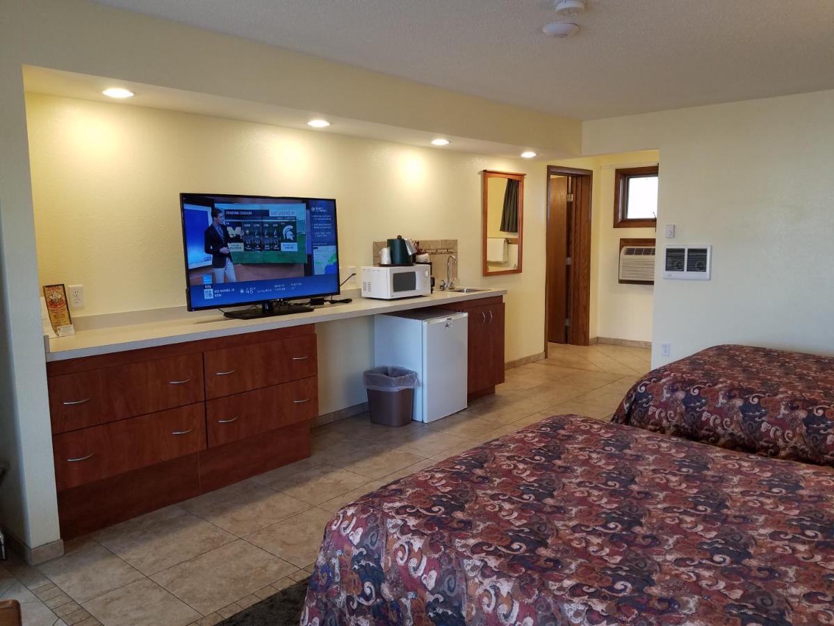Quadruple Room with Private Bathroom