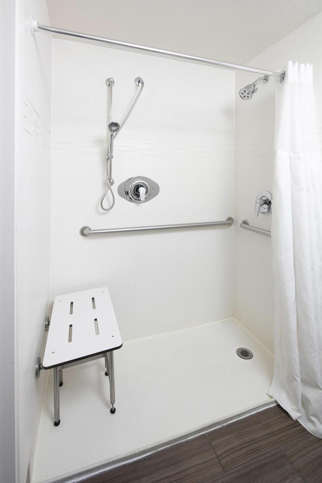 Queen Room - Disability Access/Non-Smoking