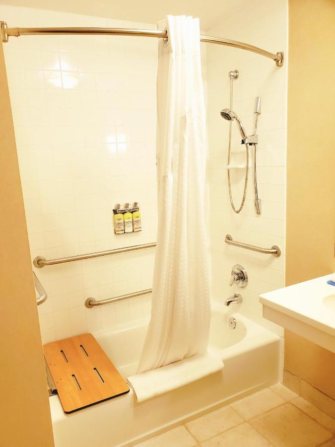 Executive King Room Disability Access Tub or Non-Smoking