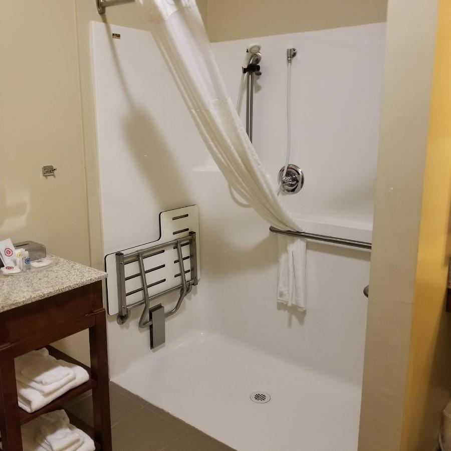 Business King Suite - Accessible/Non-Smoking