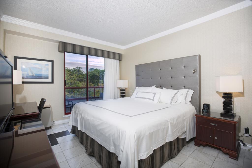 Premium Balcony King - Garden or Partially Waterfront View