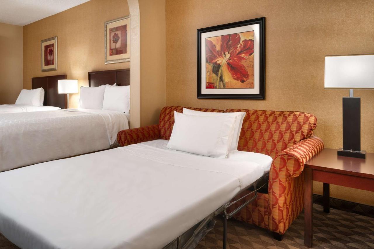 Queen Suite Two Queen Beds