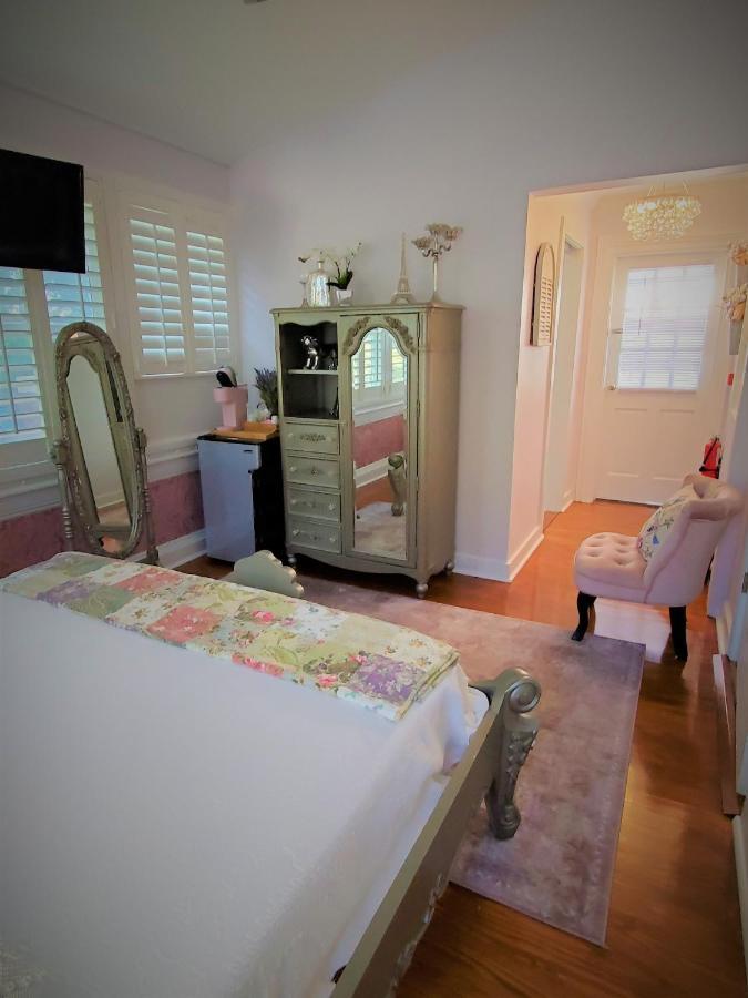 Small Queen Room