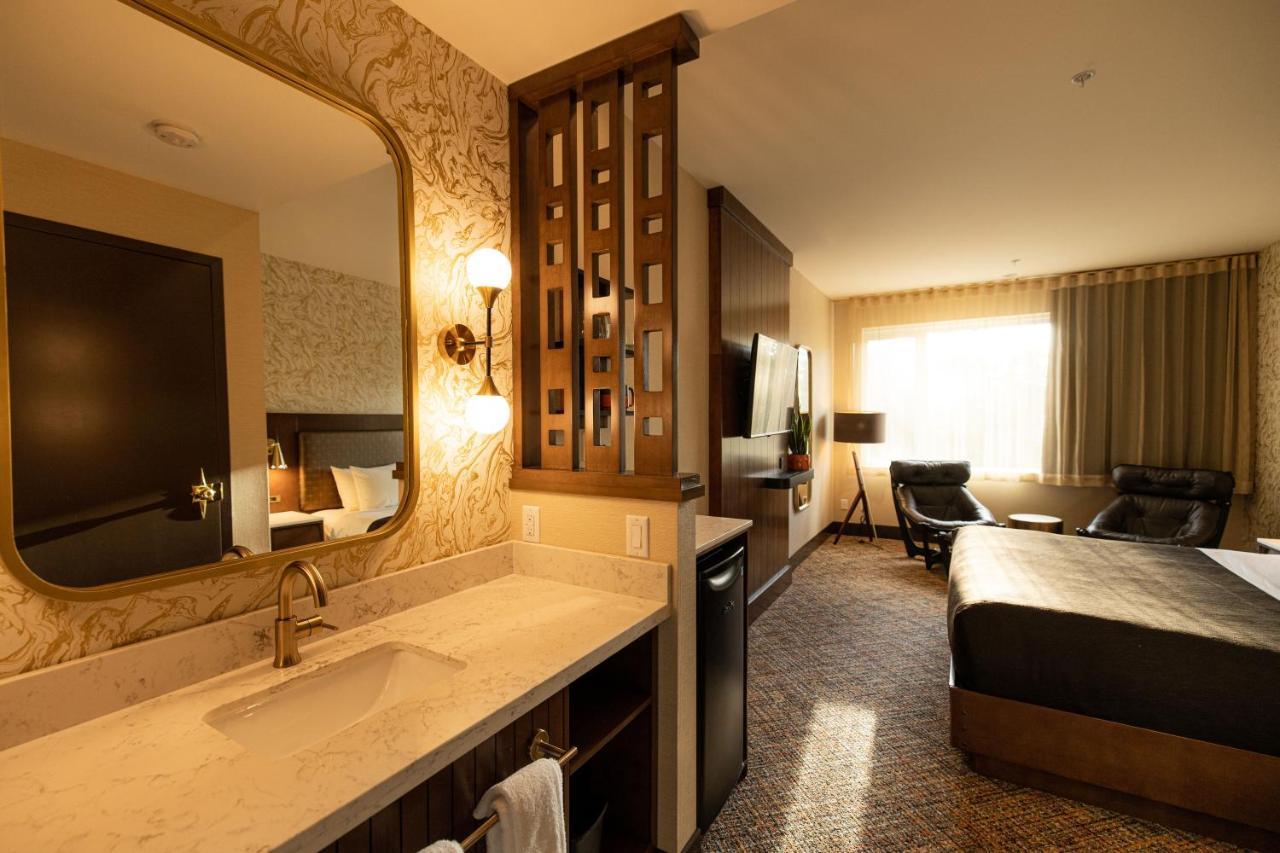 Zed King Bed