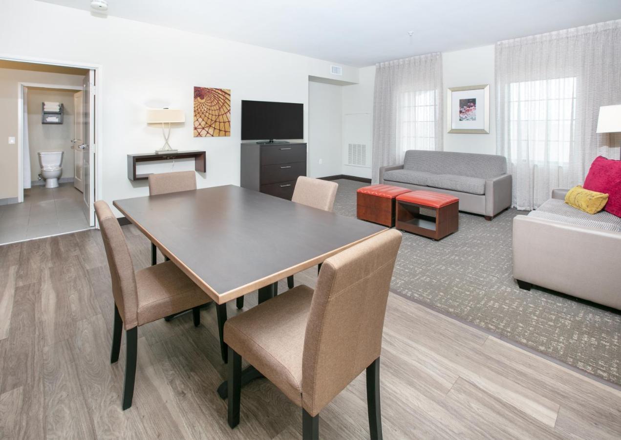 One-Bedroom Queen Suite - Disability Access Tub
