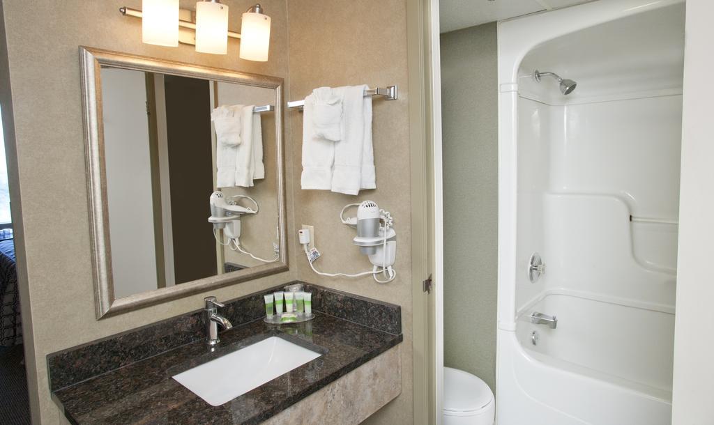 Tower Room Falls View Two Queen Suite