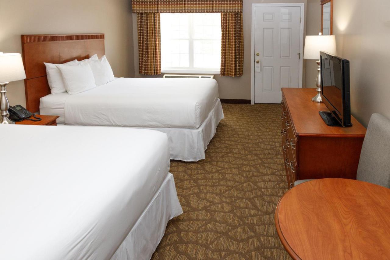 Queen Standard Dog Friendly 2 Queen Beds Flagship Building