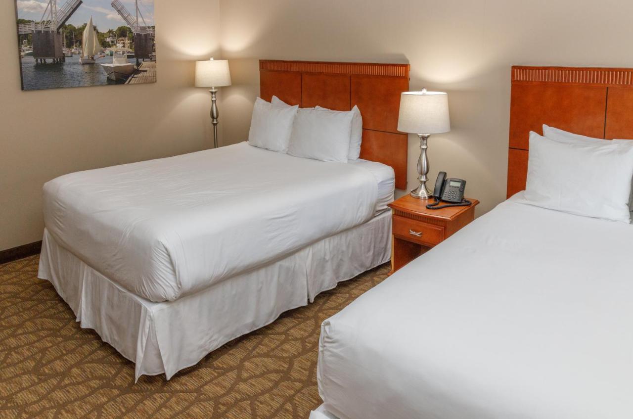 Queen Standard Dog Friendly 2 Queen Beds Flagship Building