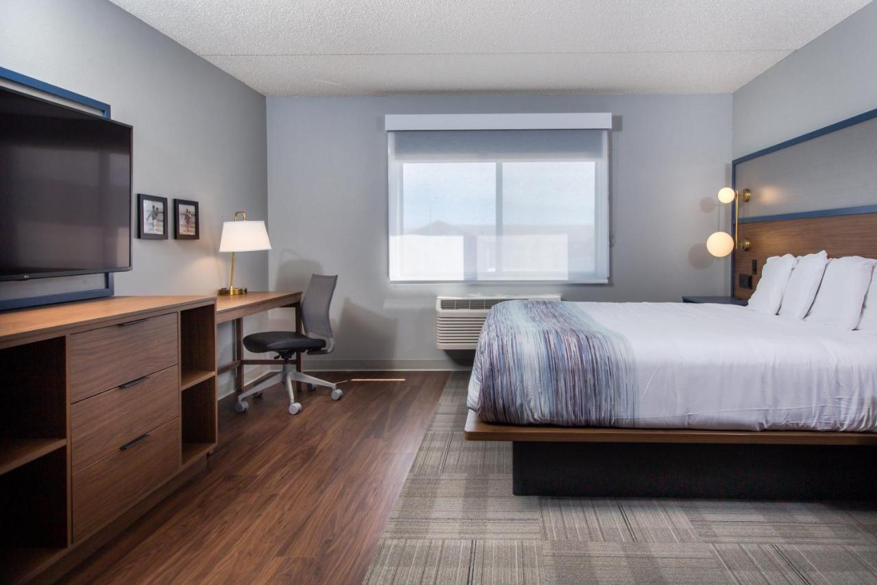Deluxe King Room - Non-Smoking