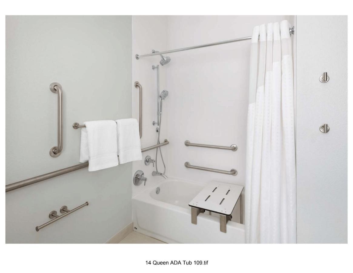 Queen Room - Hearing Accessible - Non-Smoking