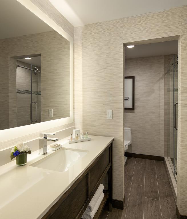 Queen Room with Two Queen Beds with Marina View