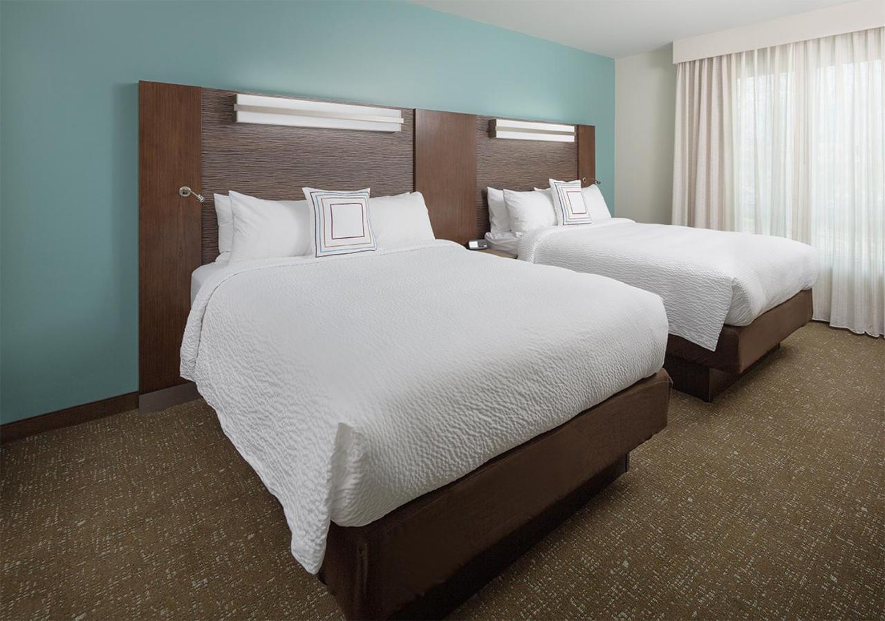 One-Bedroom Suite Two Queen Beds Sofa Bed Roll Shower Mobility Accessible