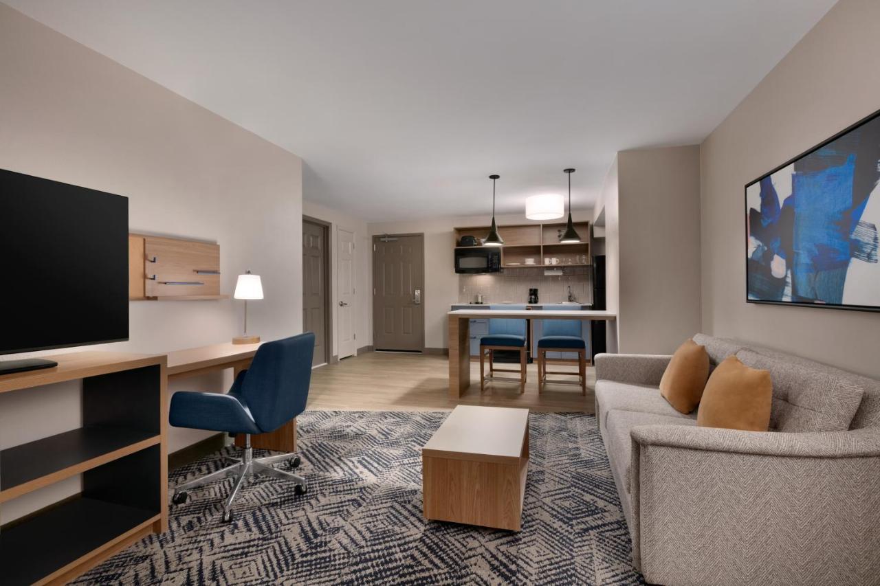 One-Bedroom King Suite - Mountain View/Non-Smoking