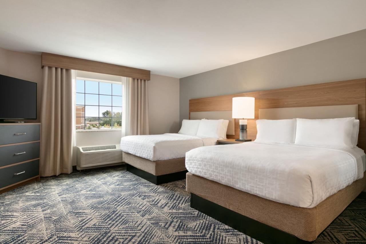 Queen Studio Suite with Two Queen Beds - Mountain View