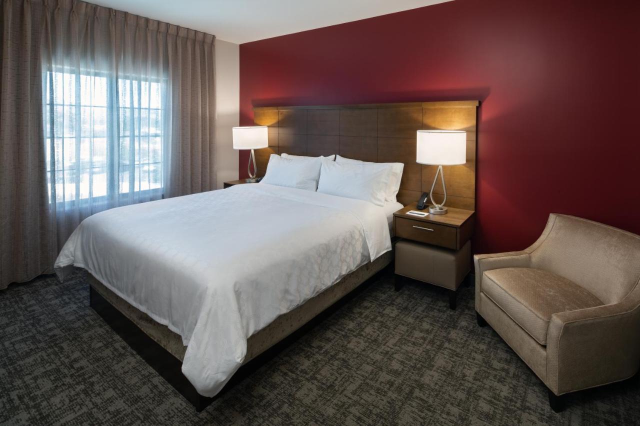 One-Bedroom King Suite