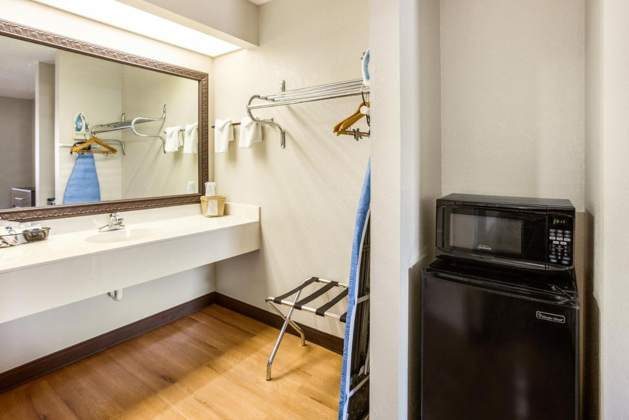 Deluxe Room Two Queen Beds Disability Access Non-Smoking