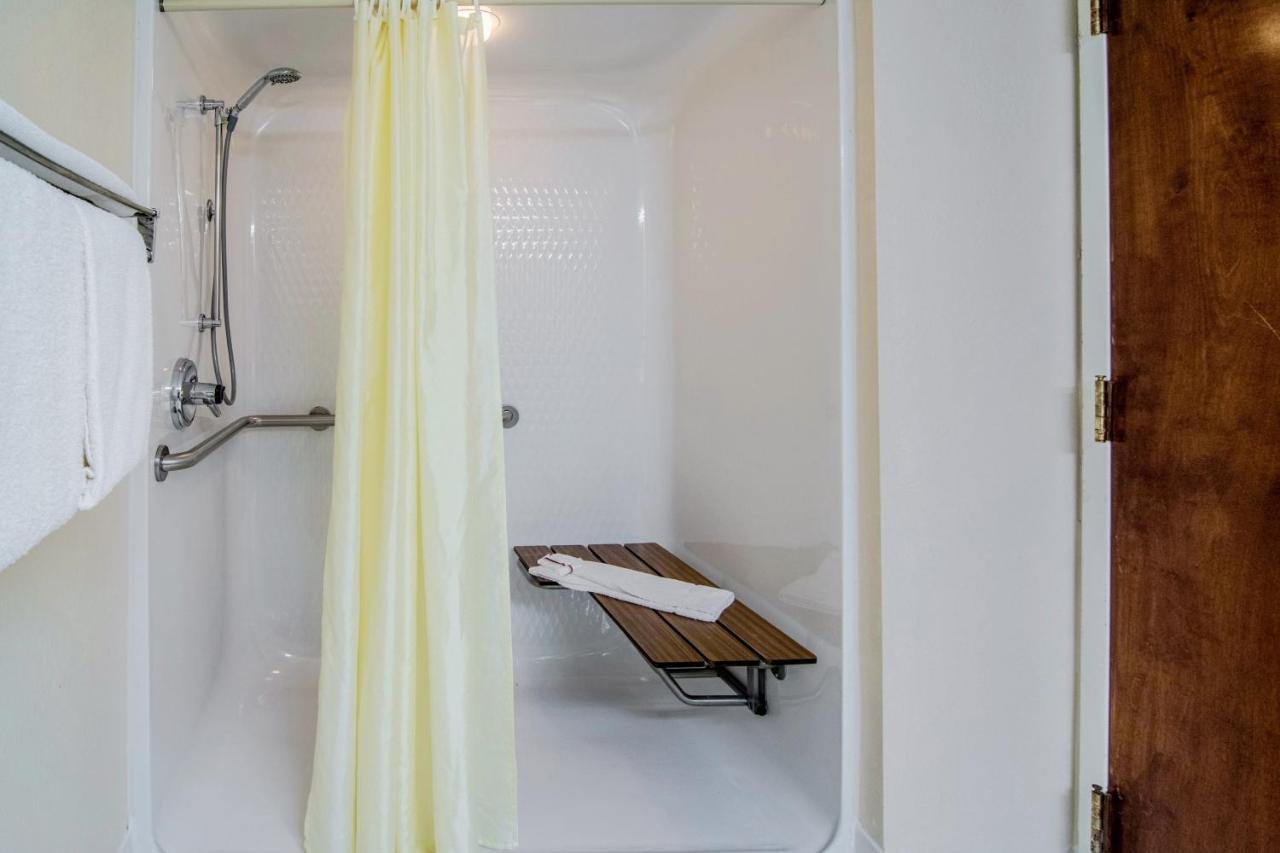 Deluxe Room Two Queen Beds Disability Access Roll Shower Non-Smoking