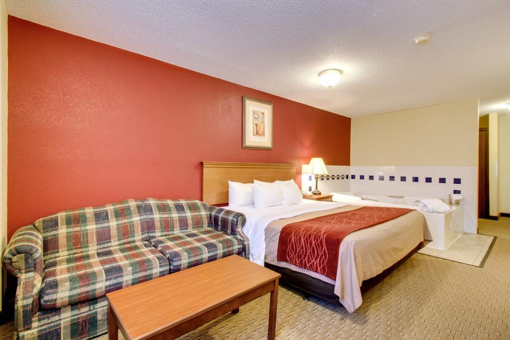 Deluxe King Studio Suite - Non-Smoking
