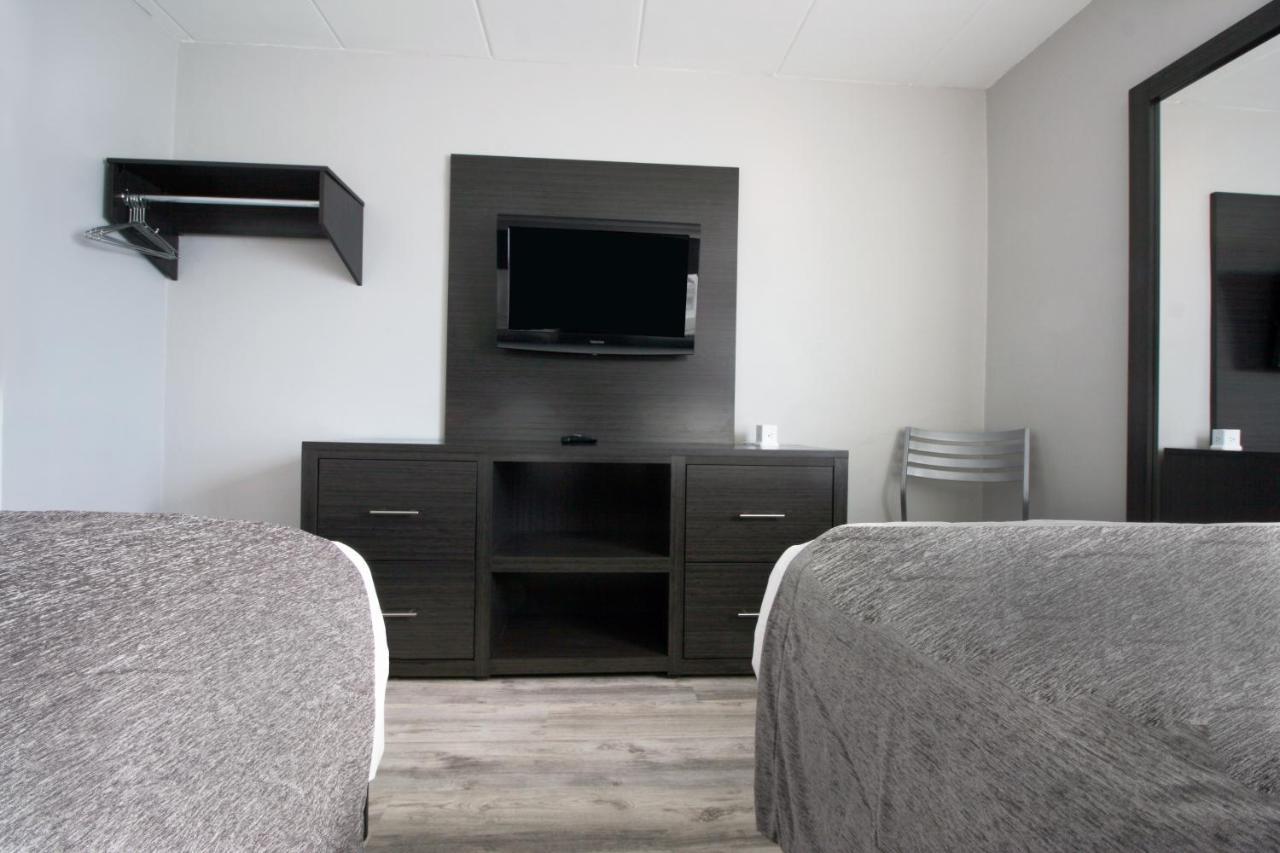 Double Room Two Double Beds Kitchenette