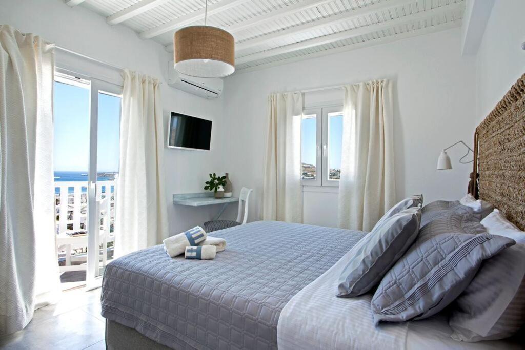 Four-Bedroom Villa with Private Pool, Hot Tub and Sea View
