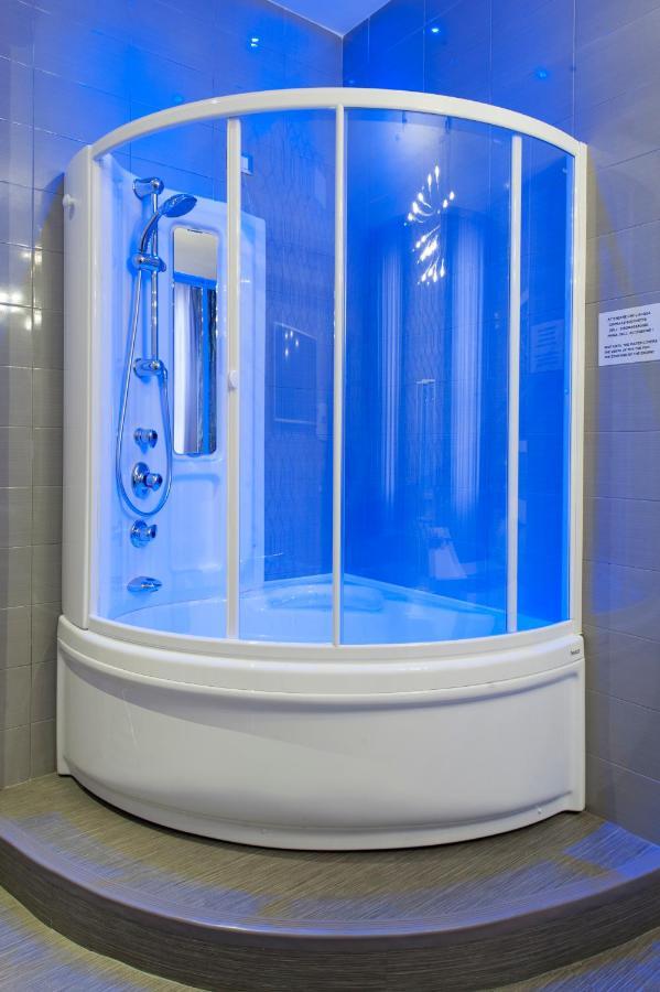 Deluxe Room with Hot Tub