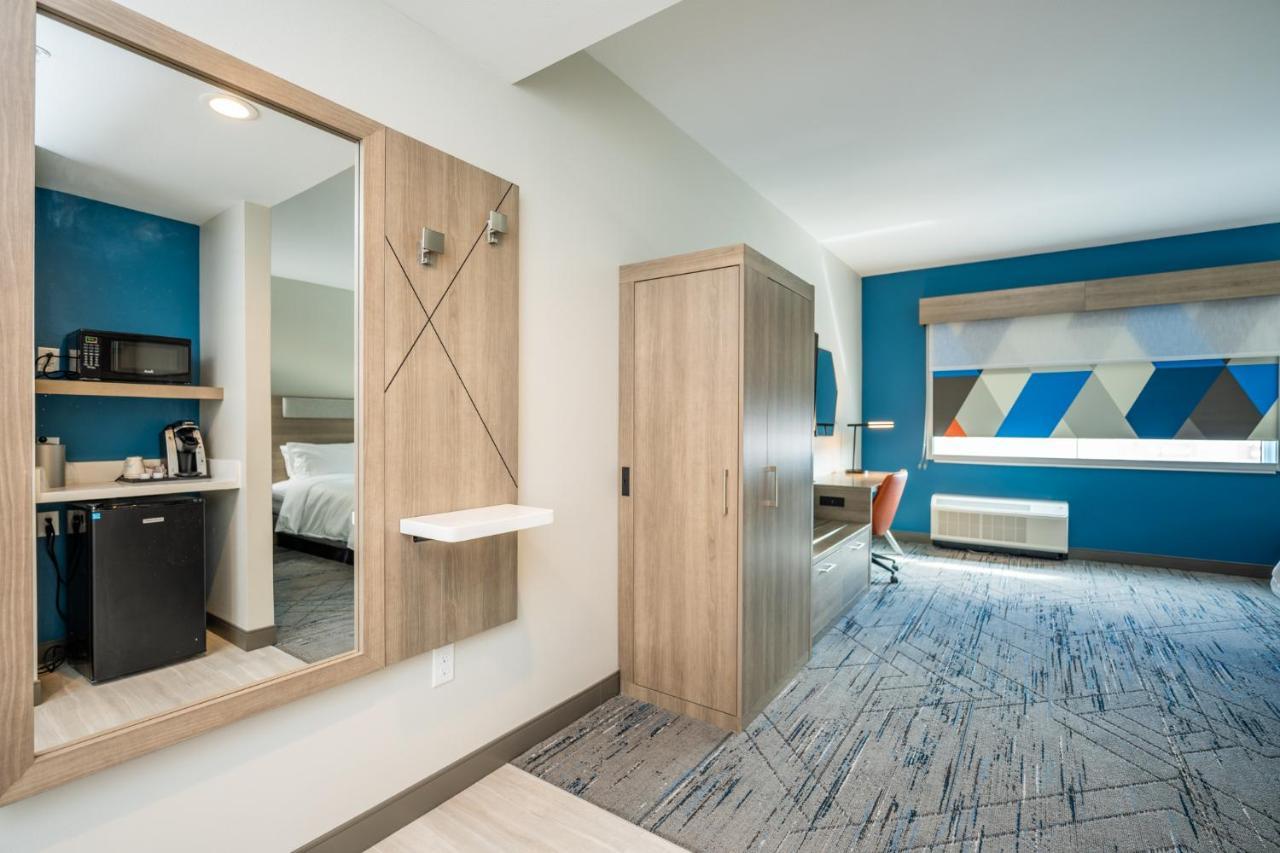 King Suite Mobility Accessible Tub Non-Smoking