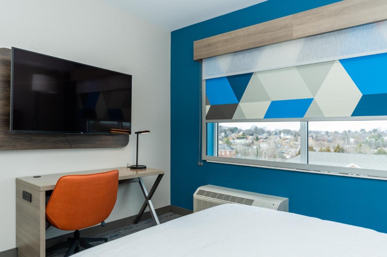Standard Queen Room Two Queen Beds Communications Accessible