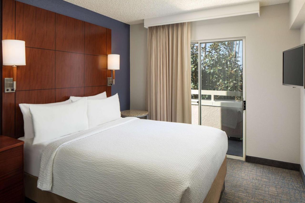 One-Bedroom Queen Suite