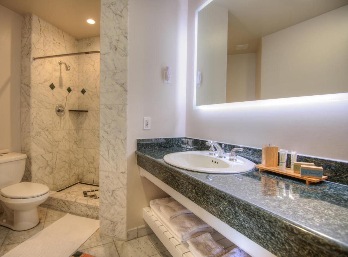 Deluxe King Room Ocean View
