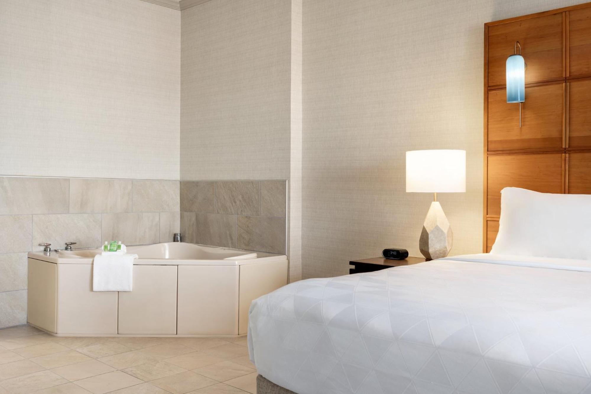 King Room - Poolside - Non-Smoking