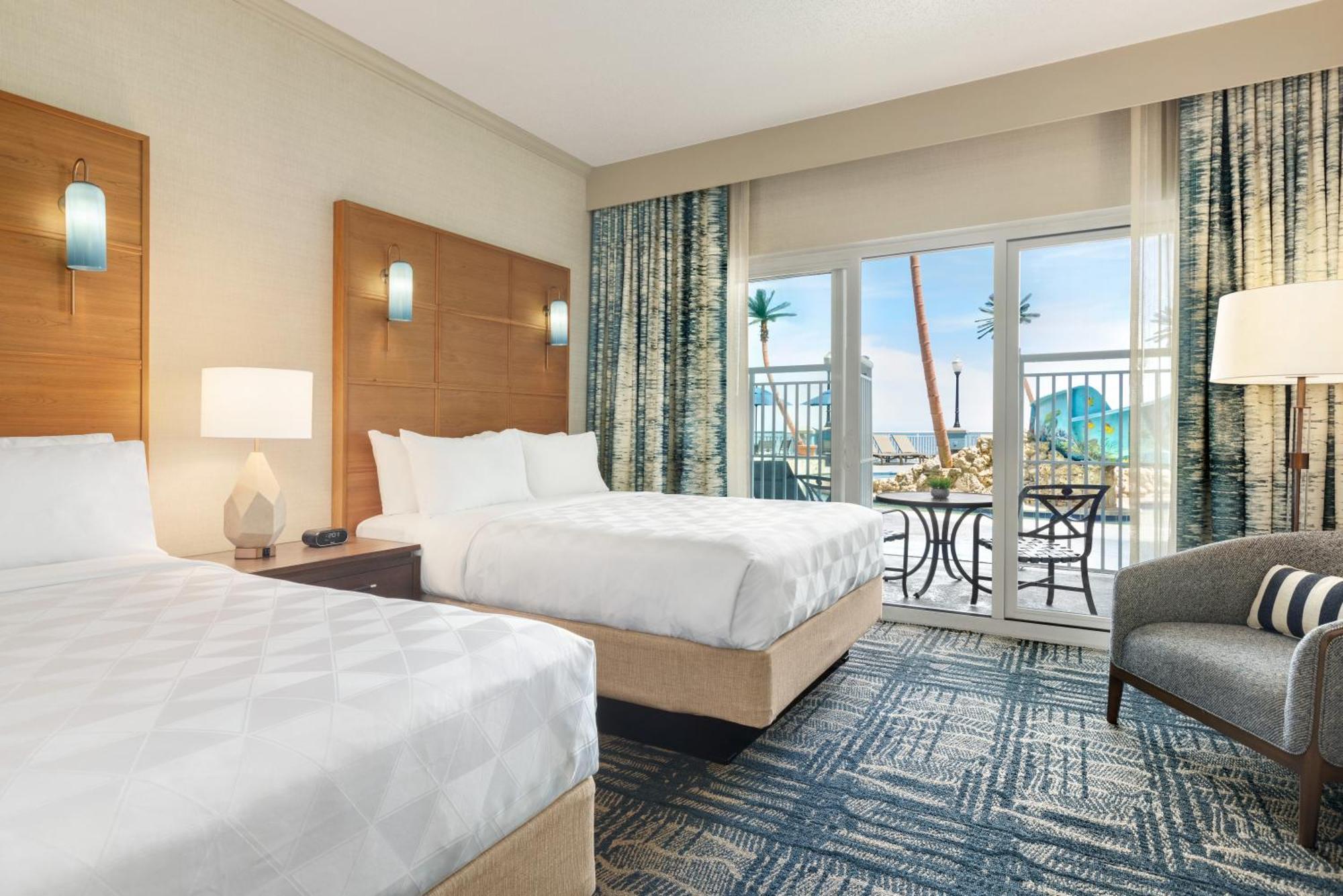 Queen Suite with Pool View