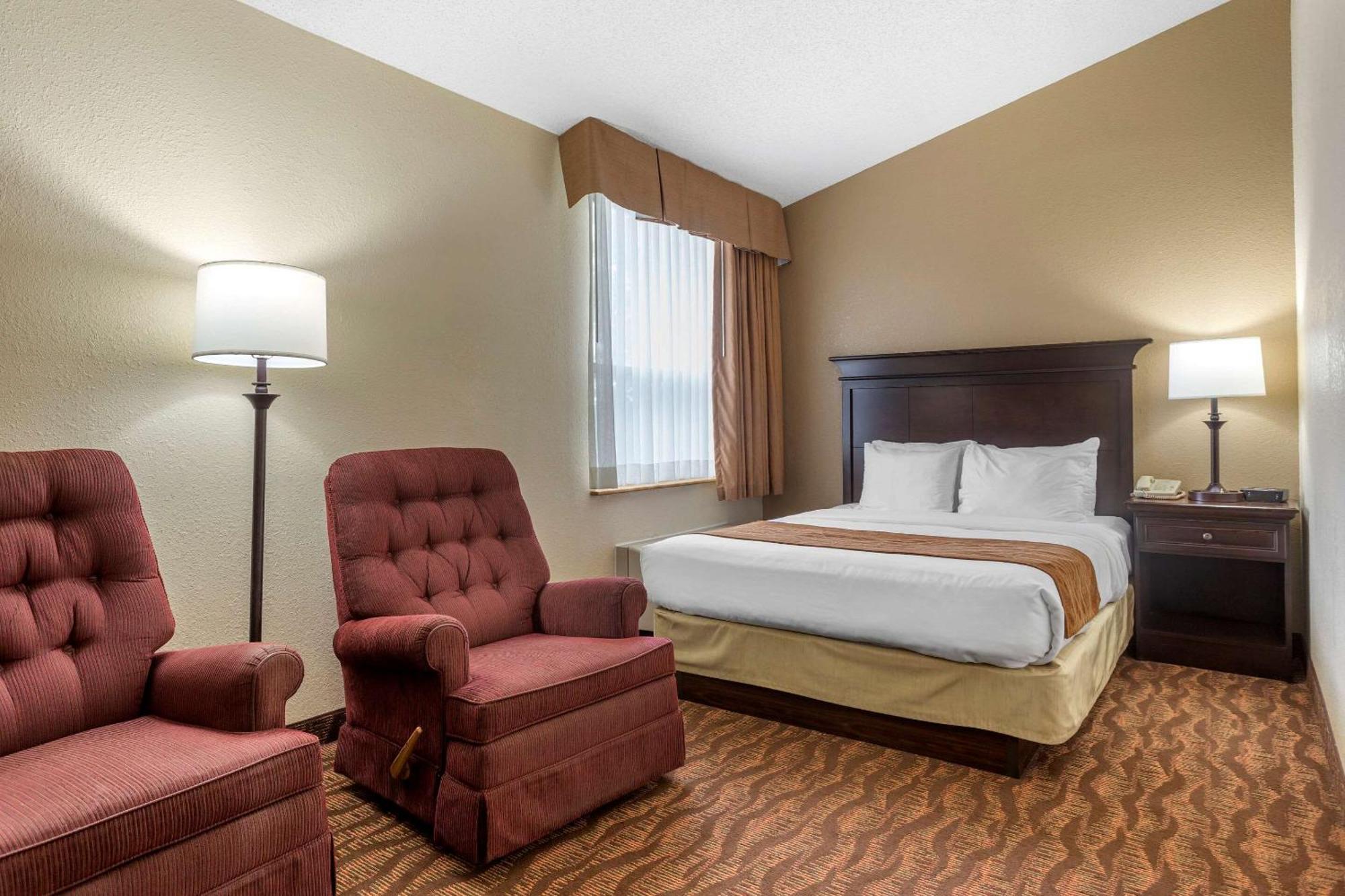 Queen Suite with Two Queen Beds - Non-Smoking