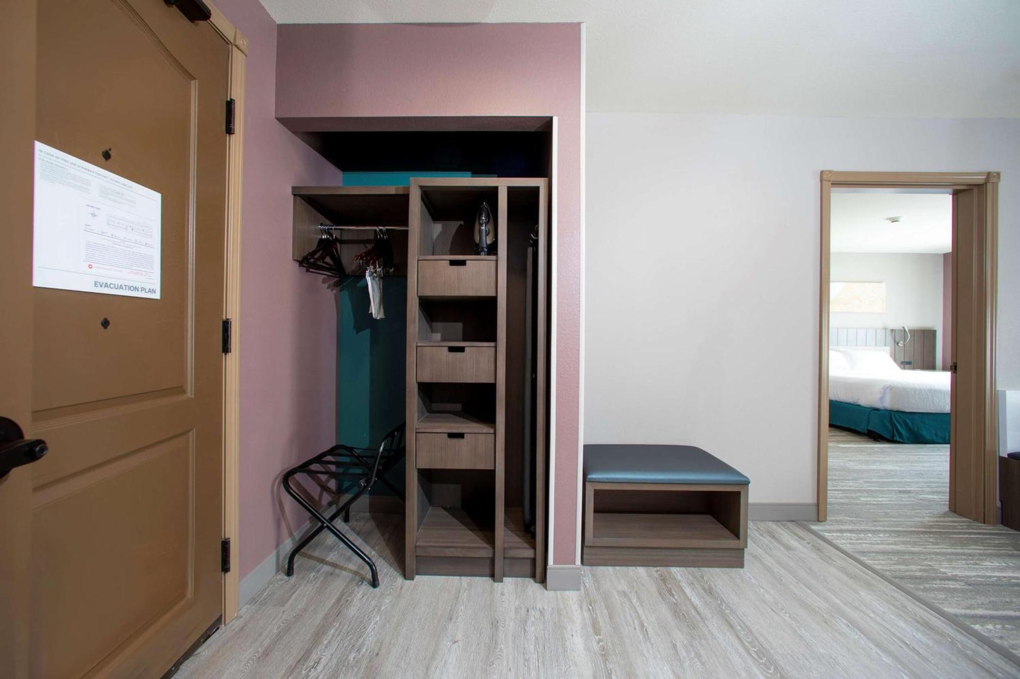 One-Bedroom King Suite