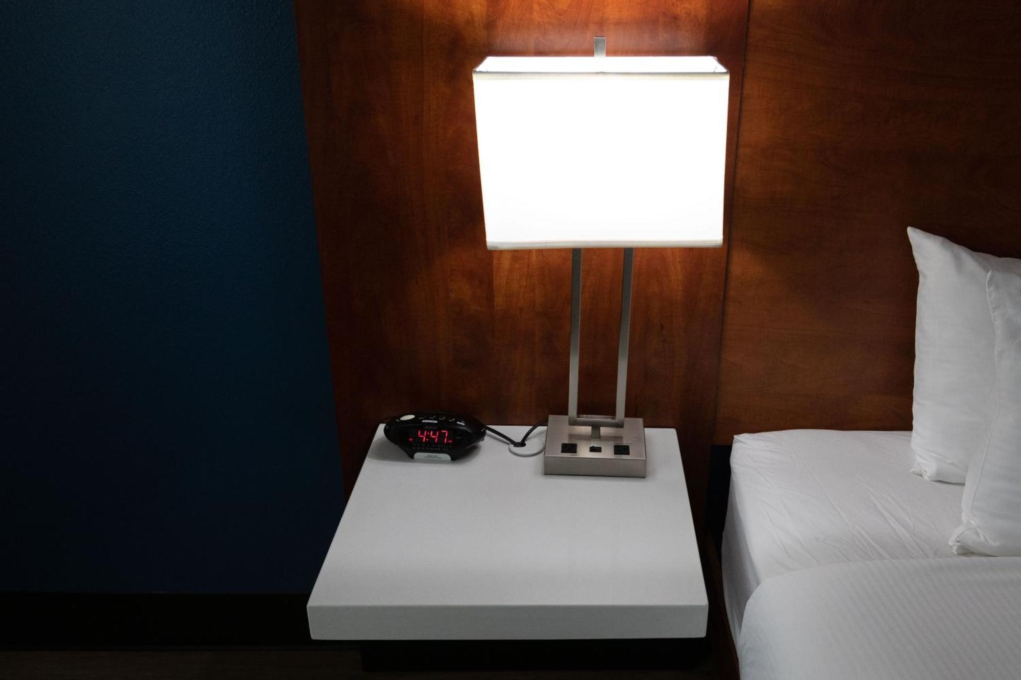 One King Bed Non-Smoking