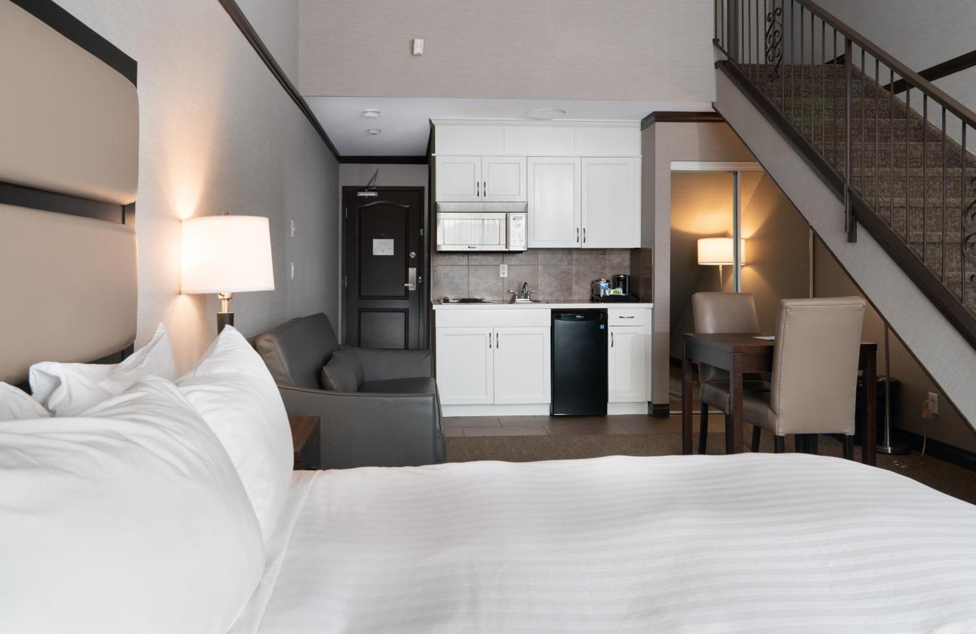 Deluxe Loft Suite