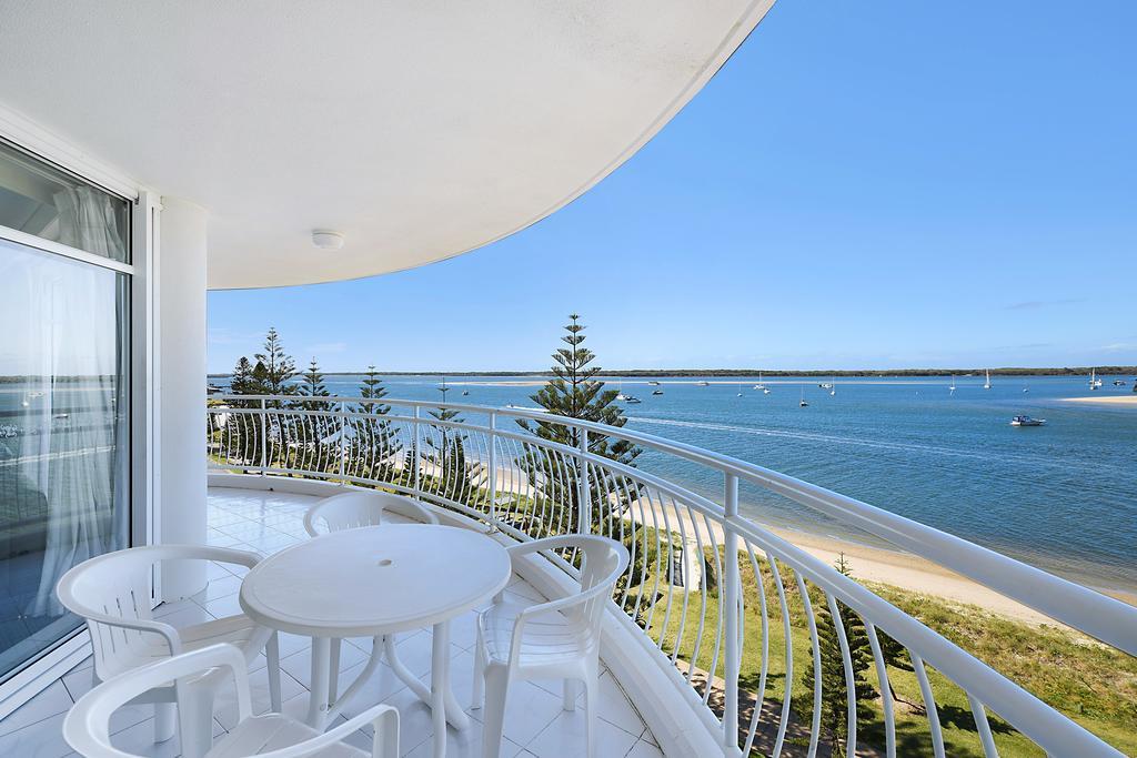 Deluxe Two-Bedroom Apartment with Sea View