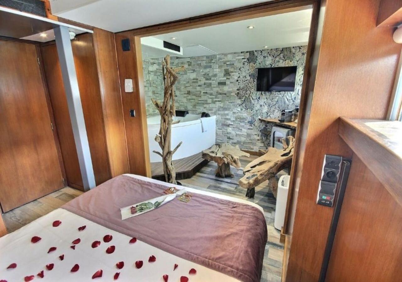Suite with Hot Tub