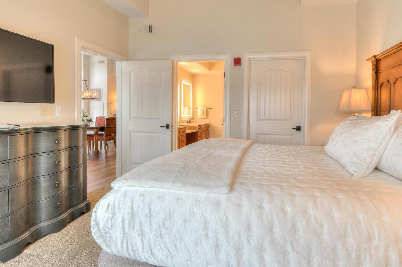Penthouse Three Bedroom Riverview Condo - Three Kings