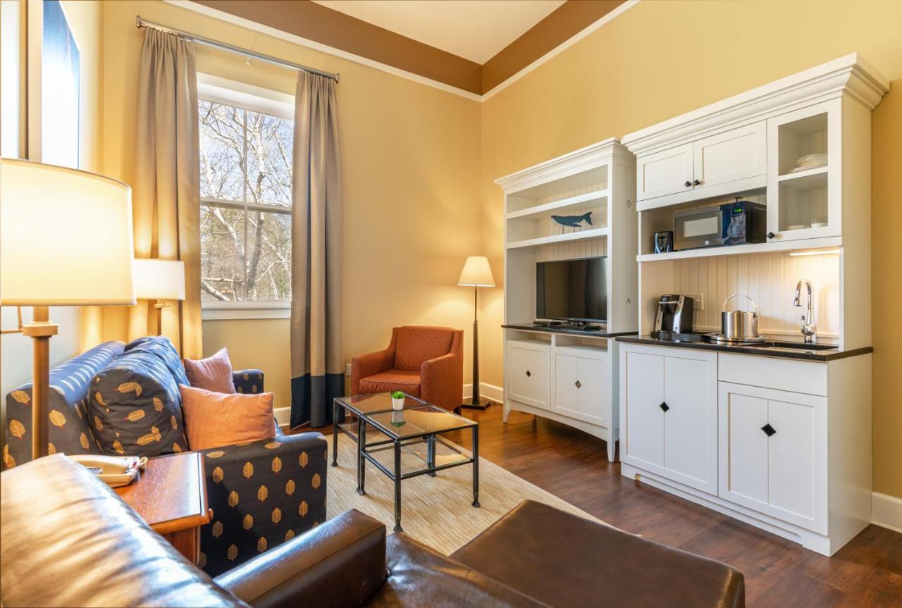 King Room with Sitting Area and Balcony