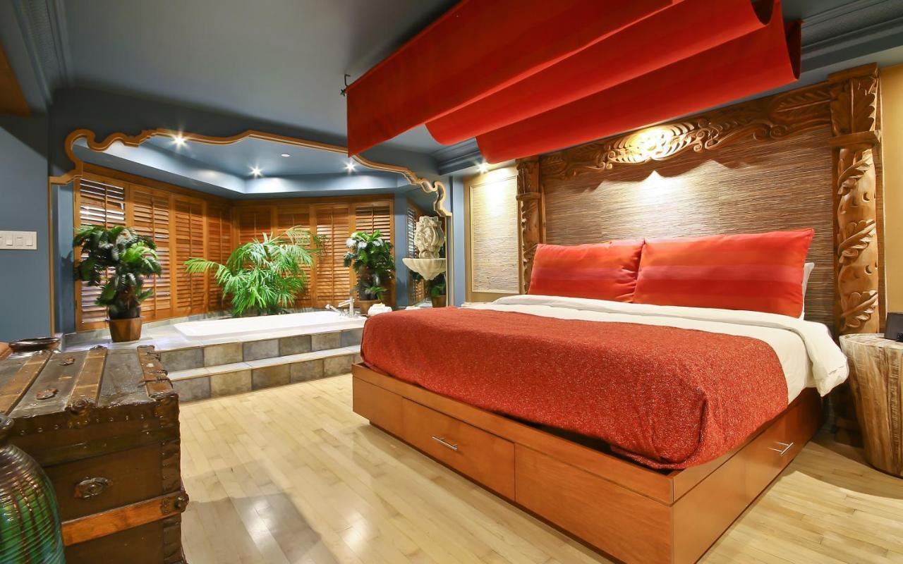 King bed Suite with Sofa bed - Polynesian Theme
