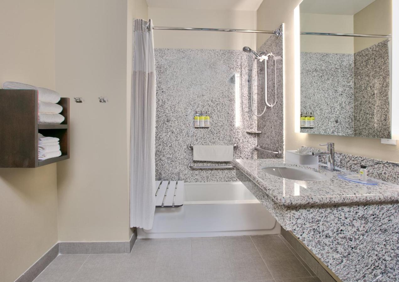 One-Bedroom Double Suite with Mobility Accessible Tub - Non-Smoking
