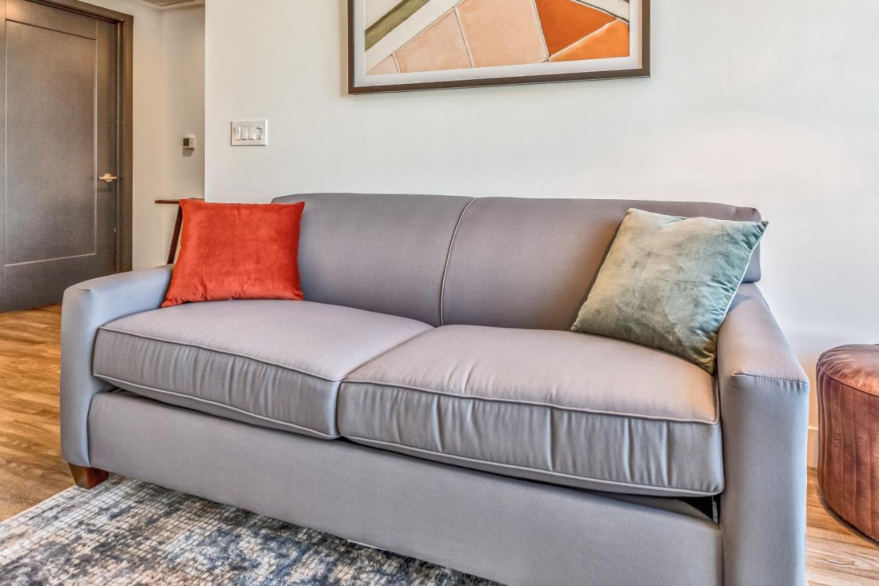 One-Bedroom Apartment (Self Check-in with Virtual Front Desk)